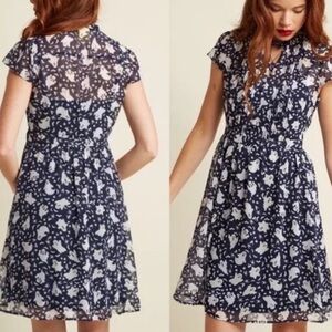 ModCloth Ghost Novelty Short Sleeve Dress Size Medium